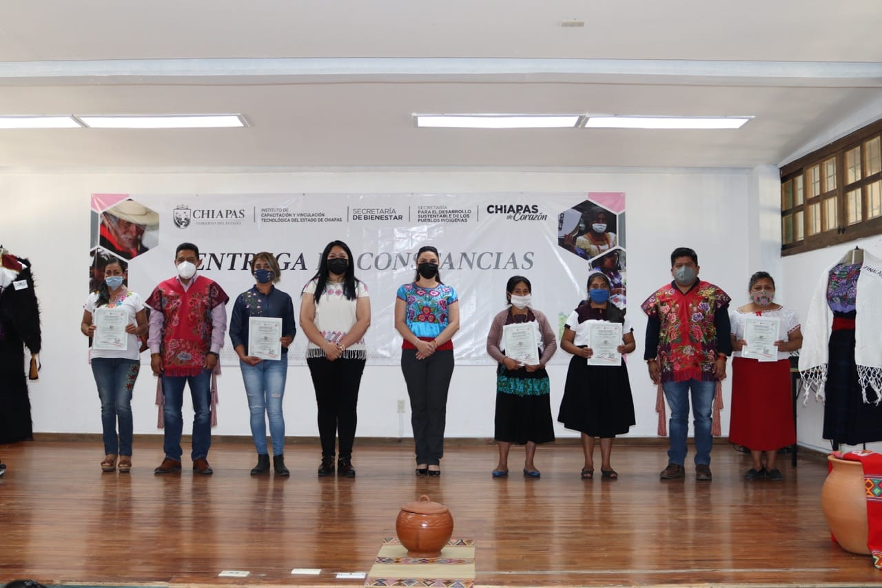 ICATECH ENTREGA CONSTANCIAS DE CAPACITACIÓN A BENEFICIARIAS ARTESANAS